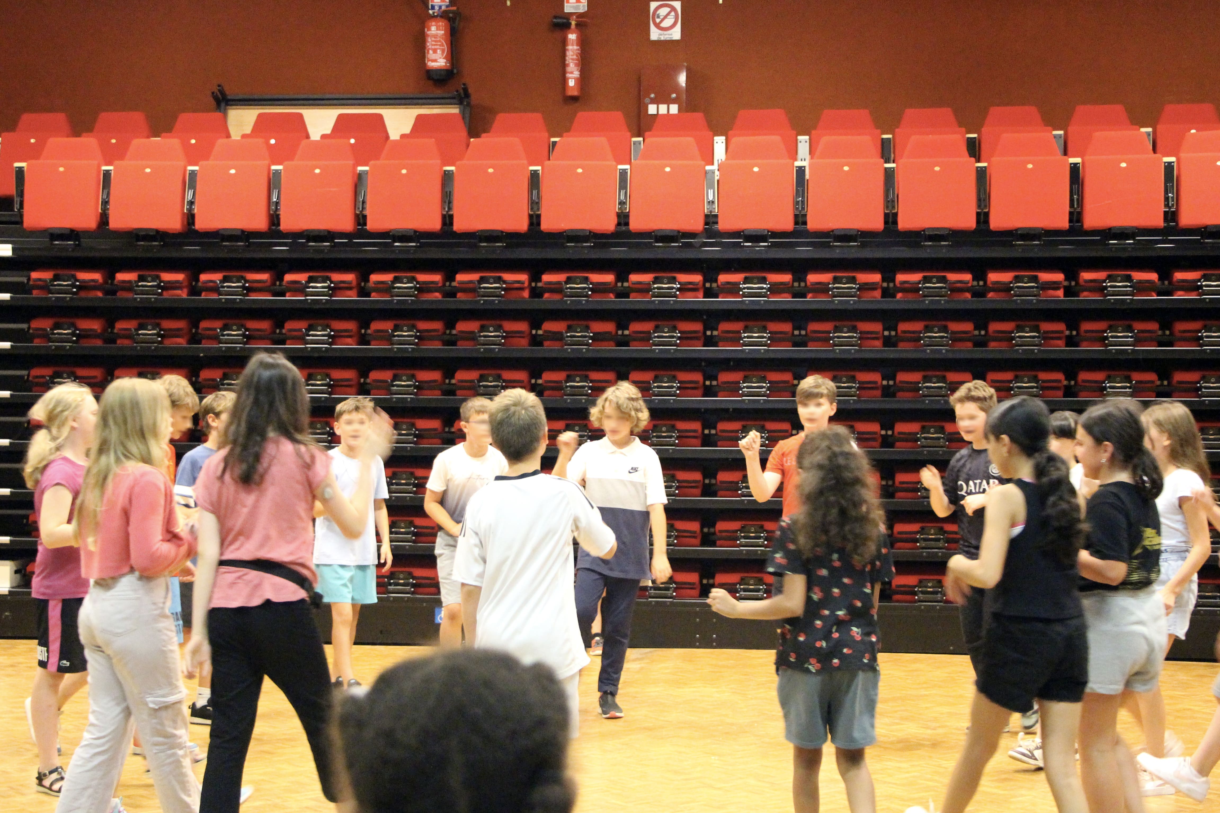 2023, Performance Dernière ligne droite ! - Fête du livre jeunesse Villeurbanne © Lucas Zambon